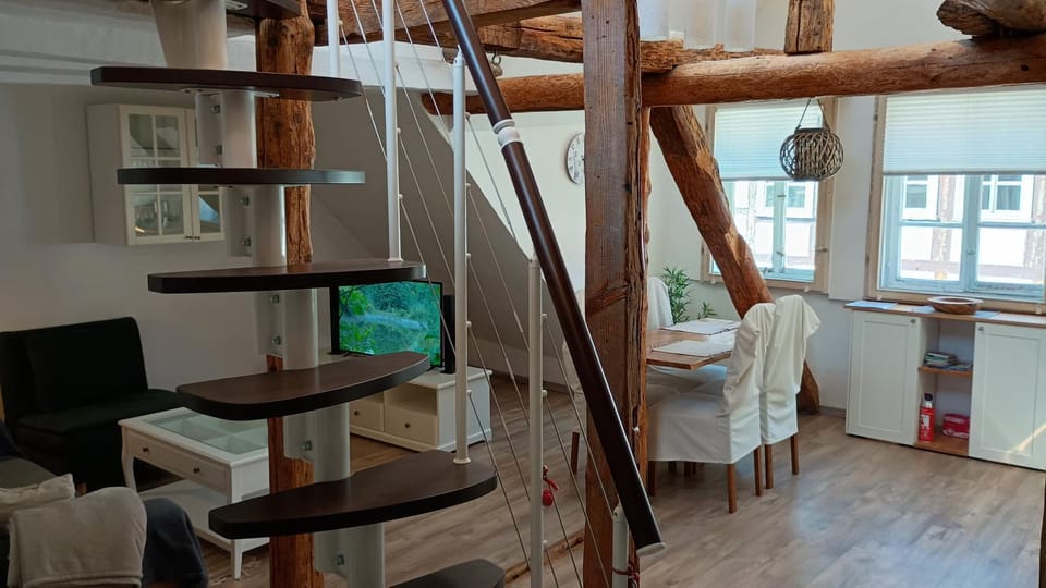 Communal lounge/ TV room, TV and multimedia, Living room, Seating area, Dining area, Evening entertainment