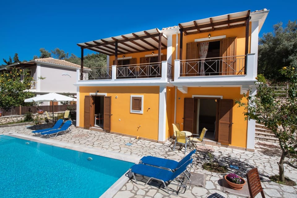Property building, Swimming pool, sunbed