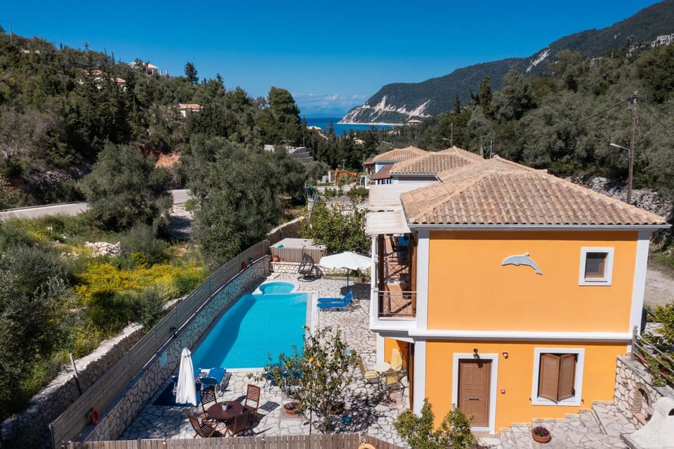 Property building, Natural landscape, Bird's eye view, Mountain view, Pool view, Swimming pool