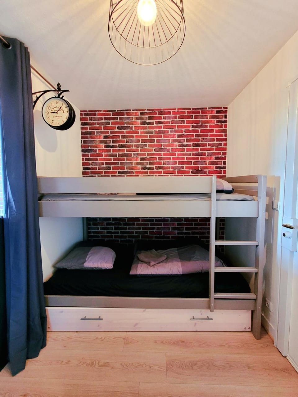 Bed, Photo of the whole room, Bedroom, bunk bed