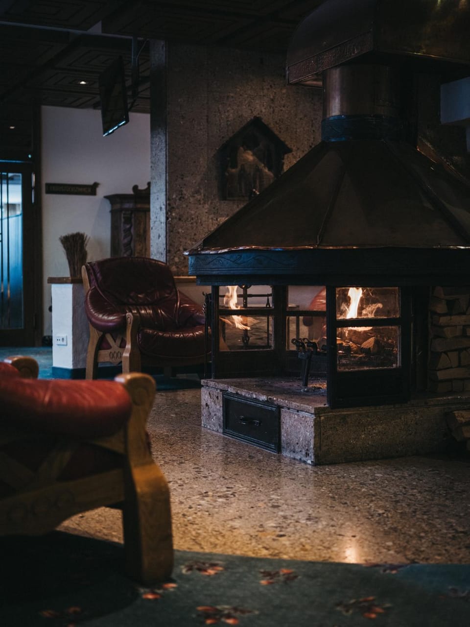 Lounge or bar, Seating area, fireplace