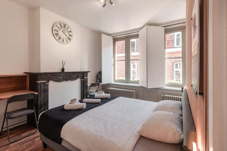 Bed, Seating area, Bedroom, Quiet street view, towels