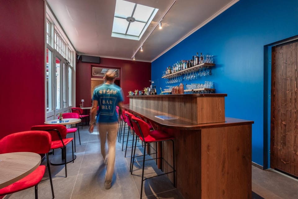 Restaurant/places to eat, Lounge or bar