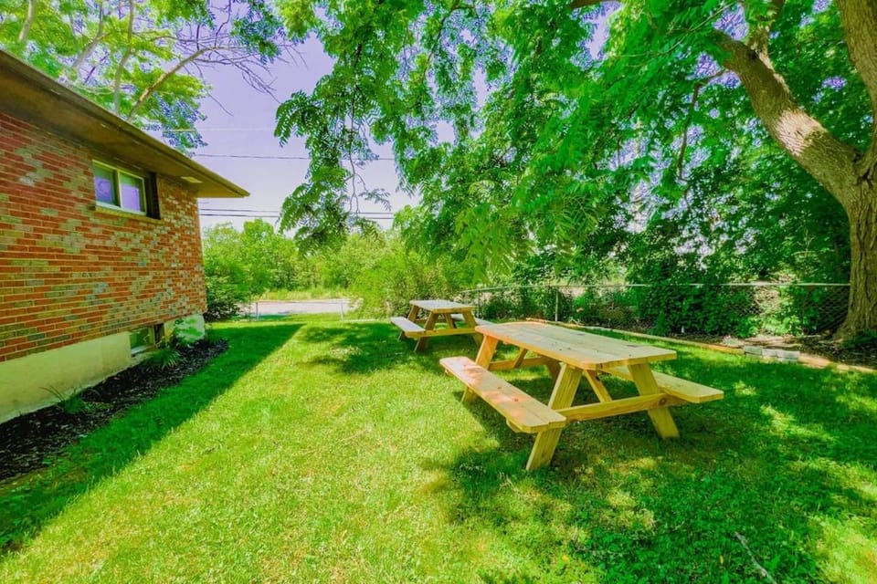 5BR House Close to Falls & Aquarium House in Niagara Falls