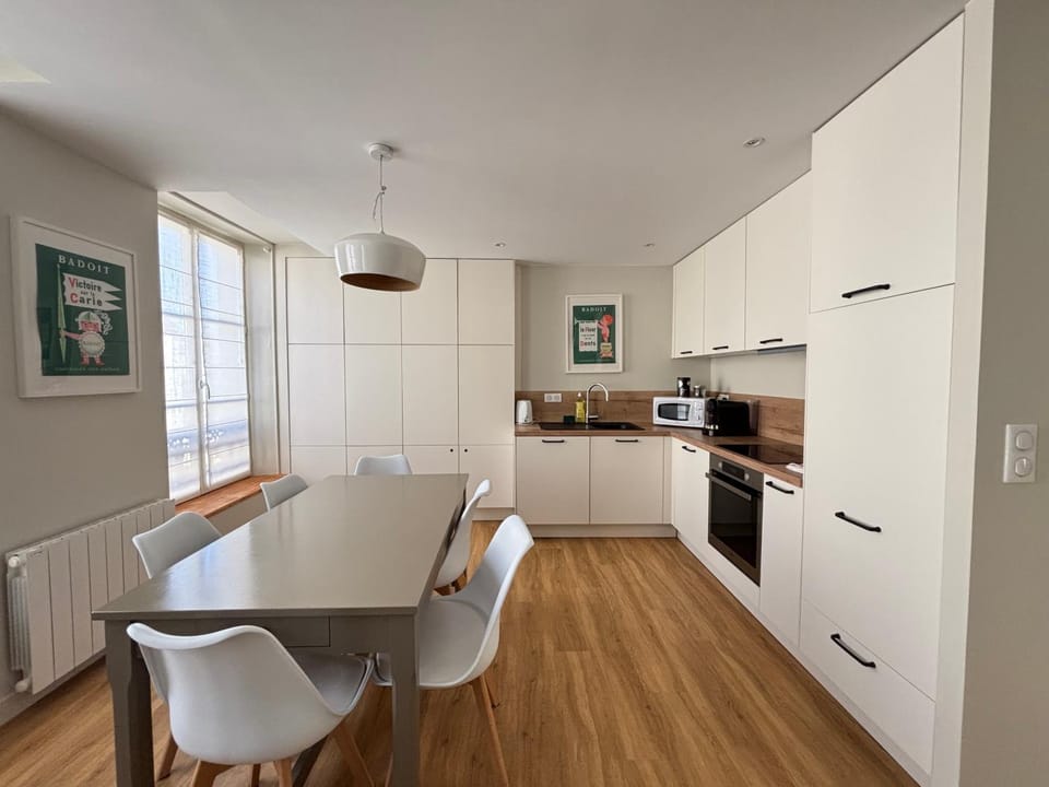 Kitchen or kitchenette, Dining area, dishwasher, oven, stove, toaster