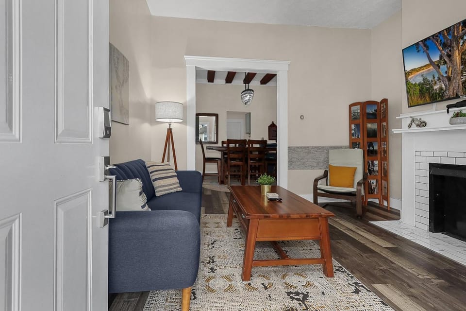 Modern 2BR near DT, 8min walk to Park&Conservatory House in Ohio