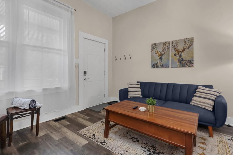 Modern 2BR near DT, 8min walk to Park&Conservatory House in Ohio