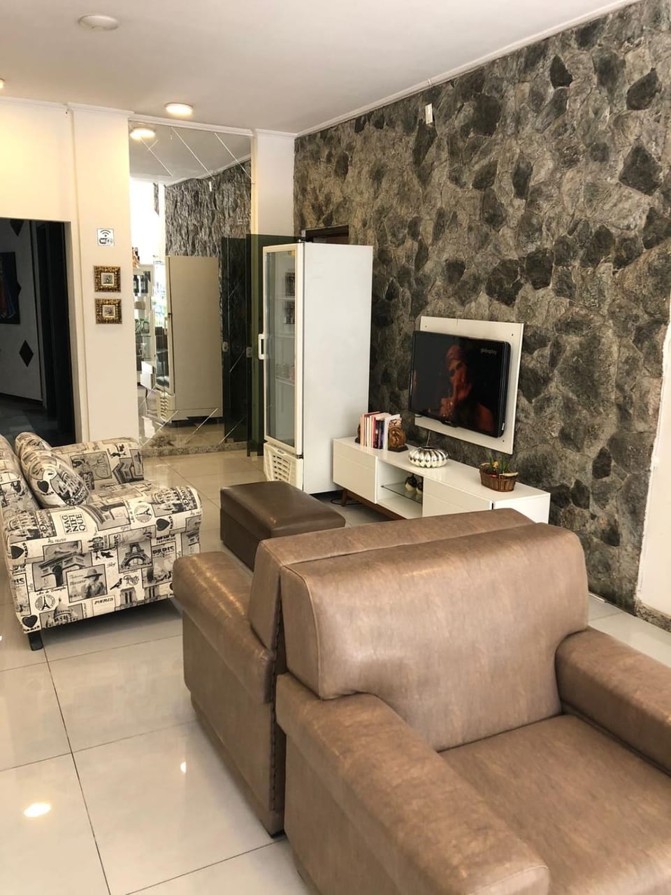 Communal lounge/ TV room, Lobby or reception