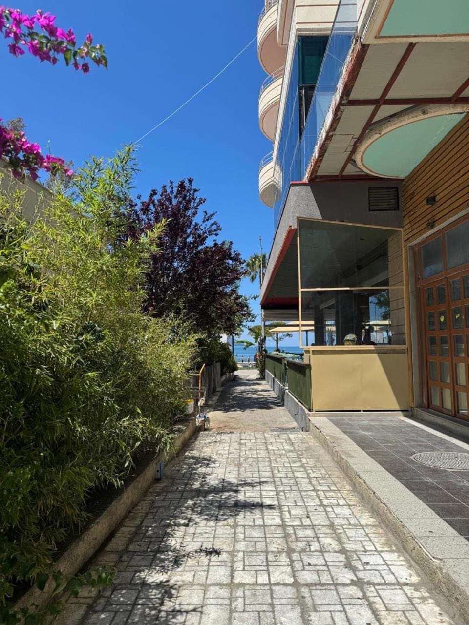 Property building, Neighbourhood