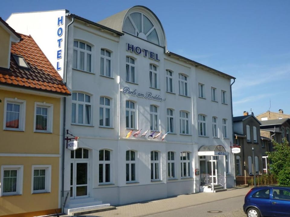 Property building, Day