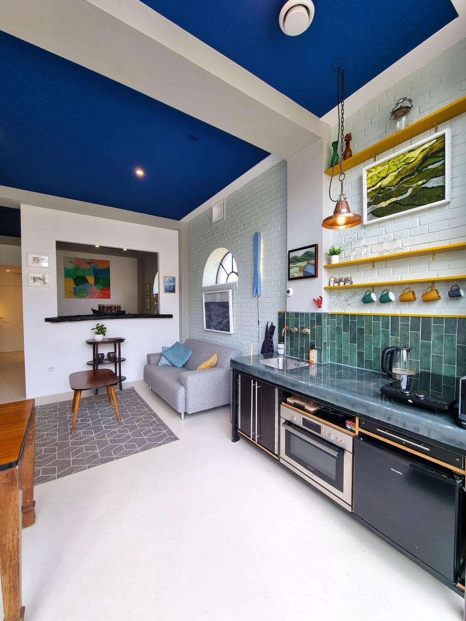 Kitchen or kitchenette, Living room, Seating area, oven, pet friendly, stove