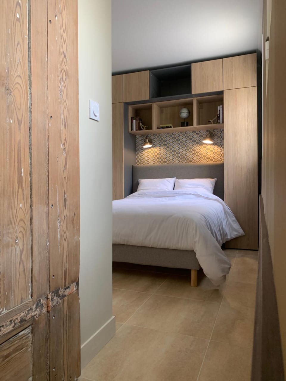 Photo of the whole room, Bedroom