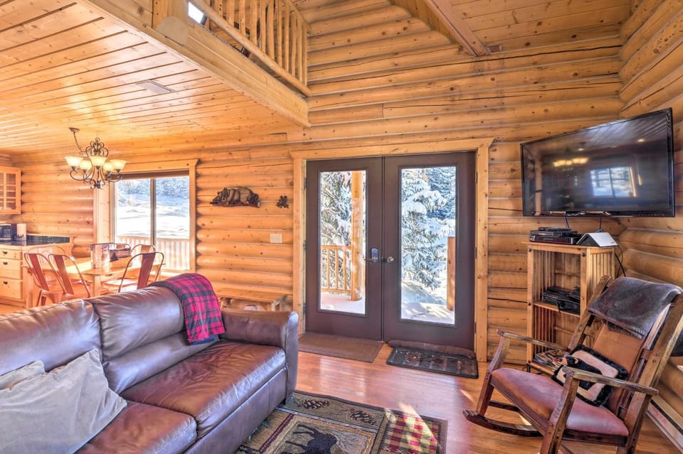 Fairplay Cabin w/ Mountain Views ~ 25 Mi to Breck! Cabin in Park County