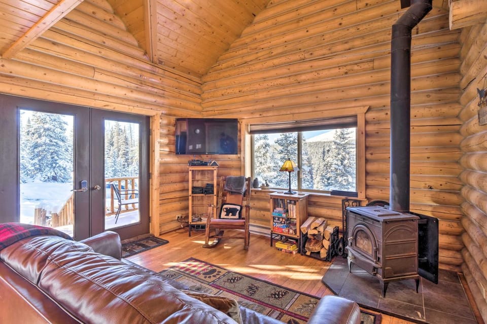 Fairplay Cabin w/ Mountain Views ~ 25 Mi to Breck! Cabin in Park County