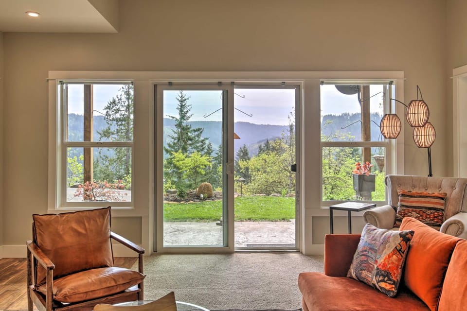 Lovely Canyon View Apartment w/ Patio & Yard Apartment in Willamette Valley