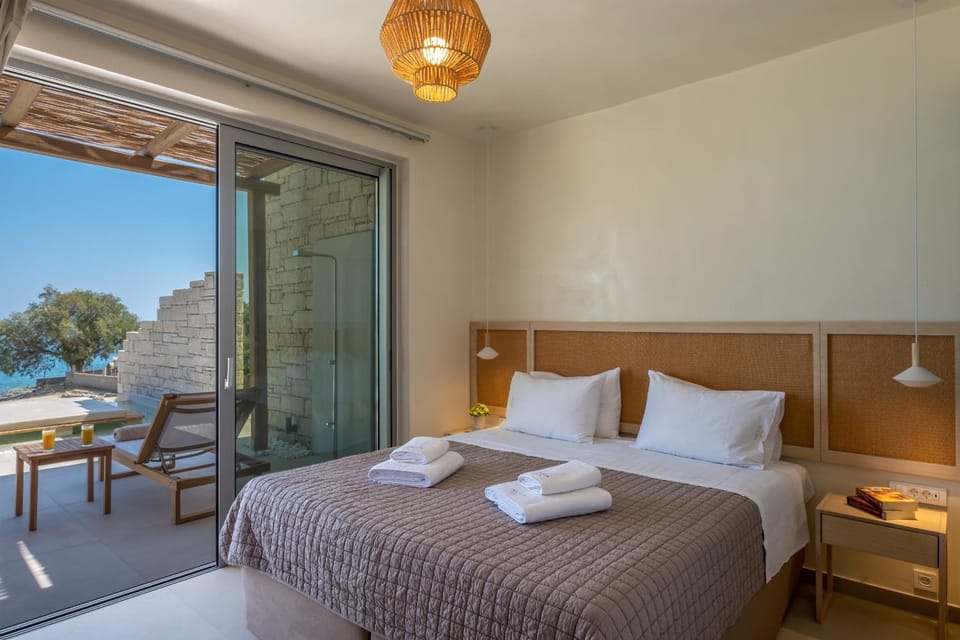 Bed, Balcony/Terrace, Photo of the whole room, Bedroom