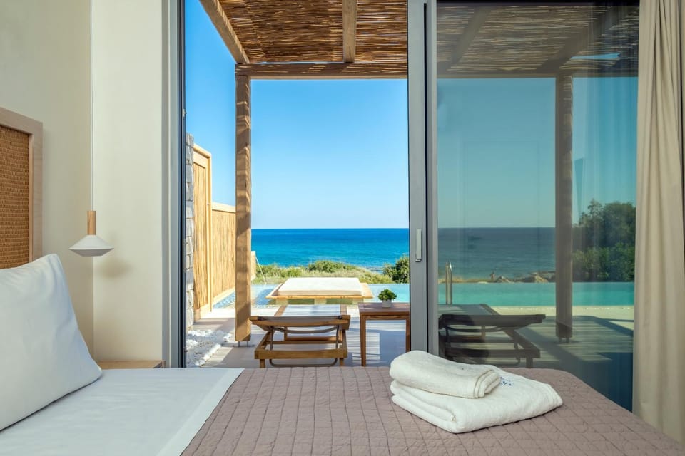 Bed, View (from property/room), Balcony/Terrace, Bedroom, Pool view, Sea view