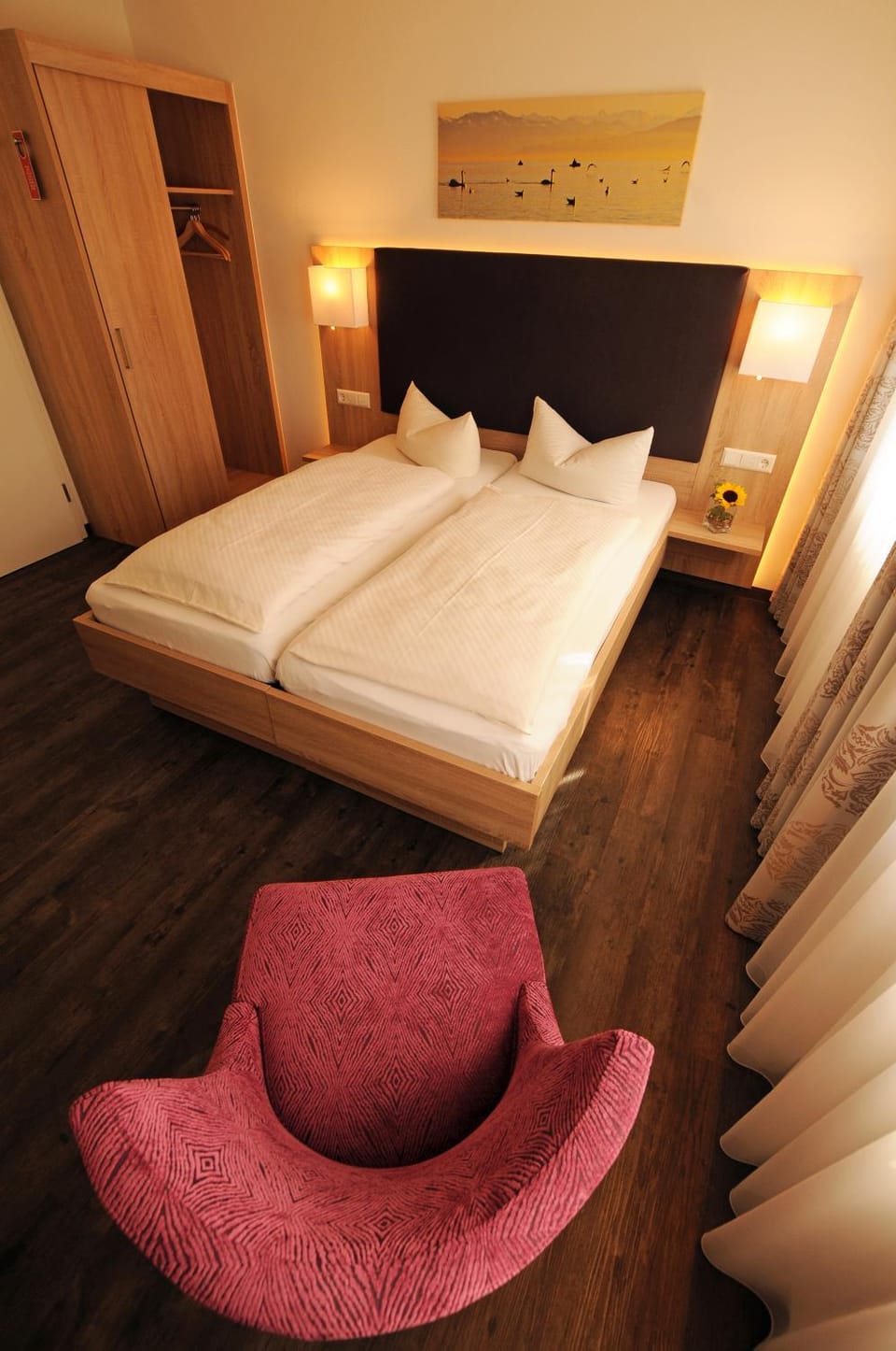 Bed, Photo of the whole room, Bedroom