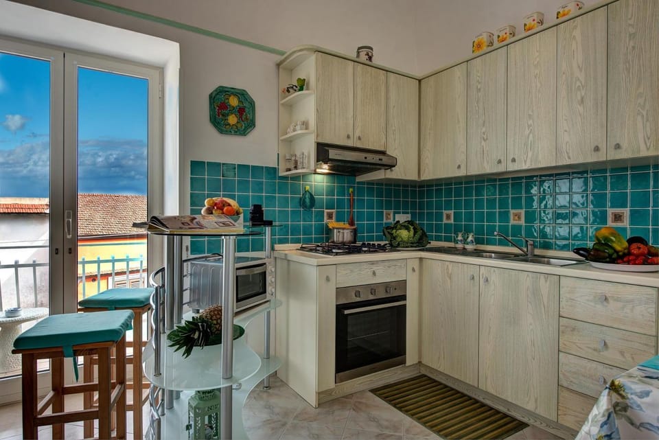 Kitchen or kitchenette, Dining area, stove, toaster