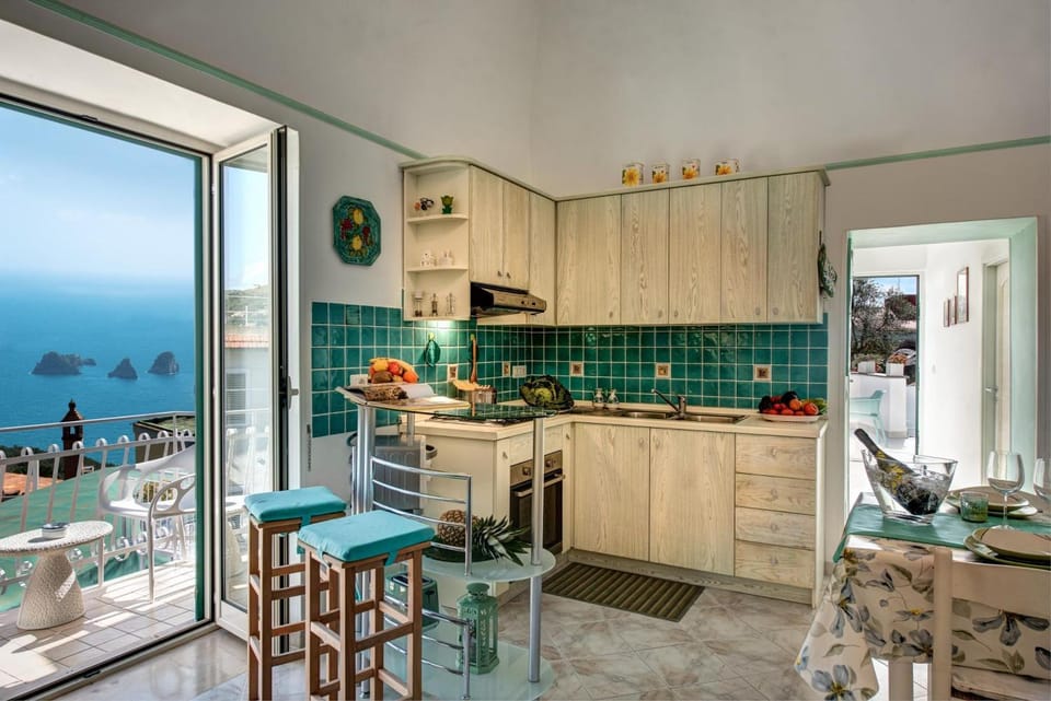 Kitchen or kitchenette, Dining area, stove