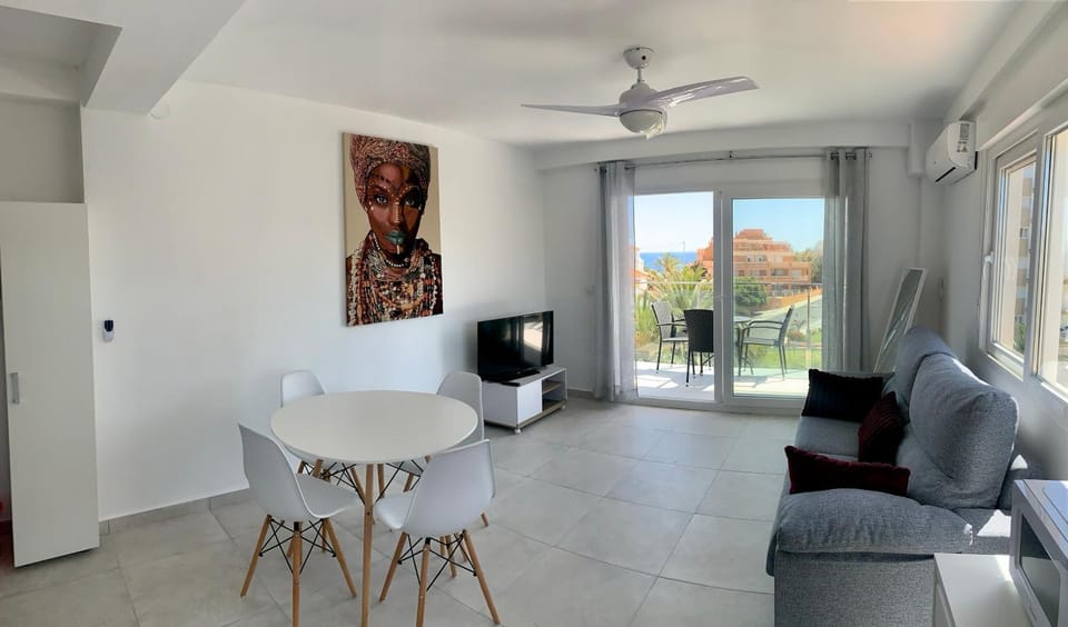 TV and multimedia, Living room, Seating area, Dining area, fireplace, air conditioner