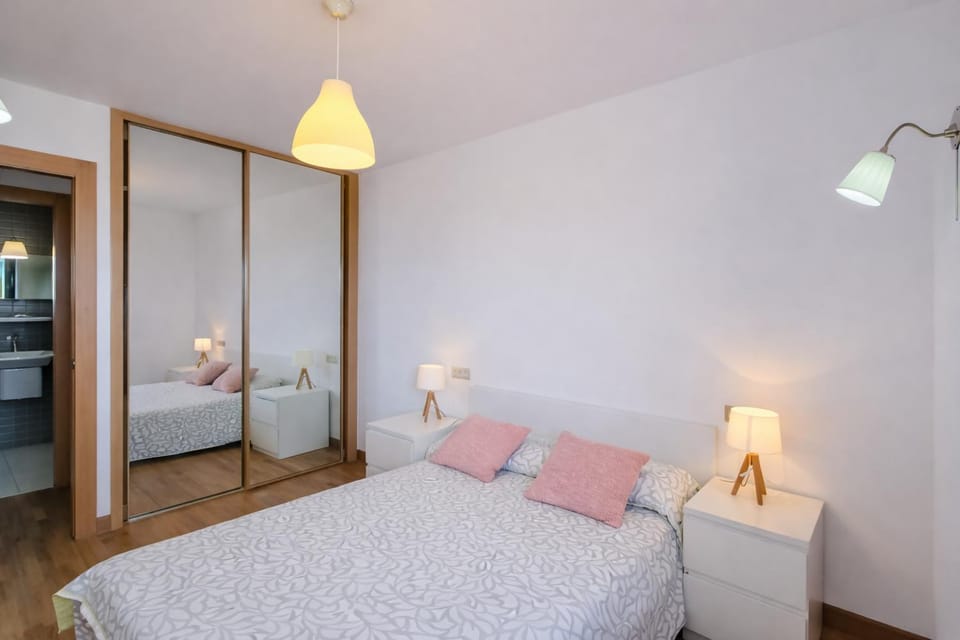 Bed, Photo of the whole room, Bath