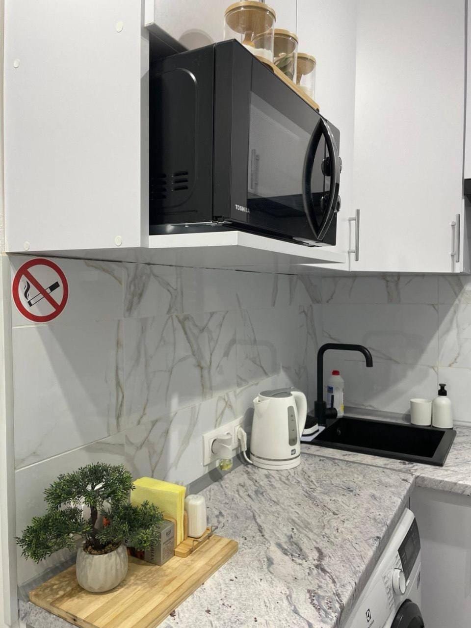 Coffee/tea facilities, Kitchen or kitchenette, microwave, washing machine