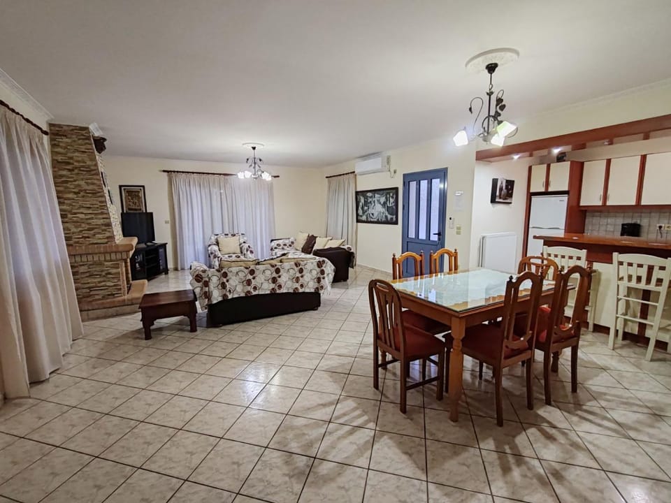 Summer, Dining area