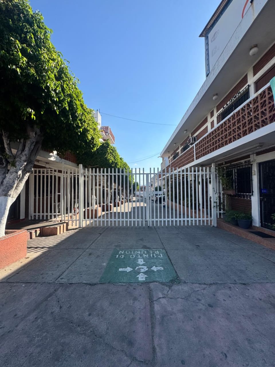 Facade/entrance