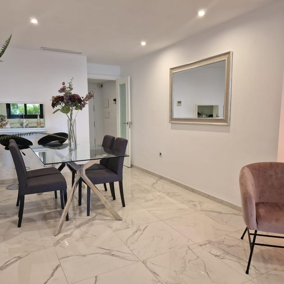 Living room, Seating area, Dining area