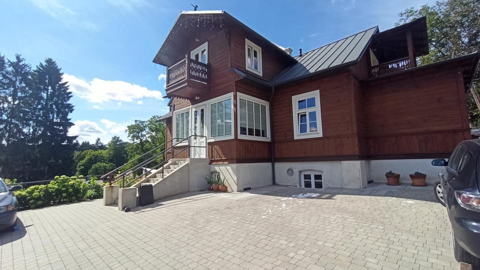 Property building, Facade/entrance, Parking