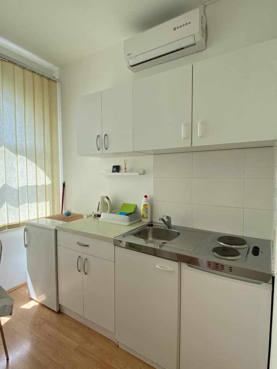 Kitchen or kitchenette, stove