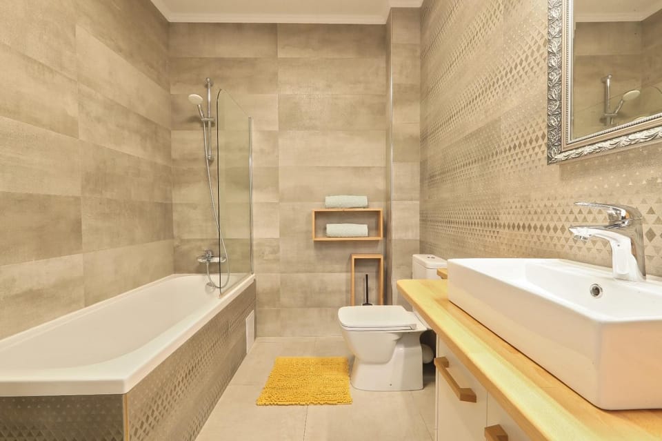 Shower, Toilet, Bathroom, Bath, towels