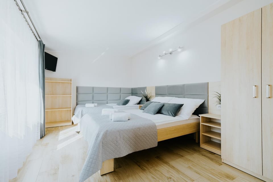 Bed, TV and multimedia, Photo of the whole room, Bedroom, wardrobe