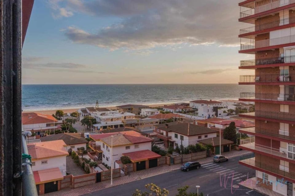 Tres dormitorios ,vistas al mar , junto a la playa Apartment in Punta Umbría