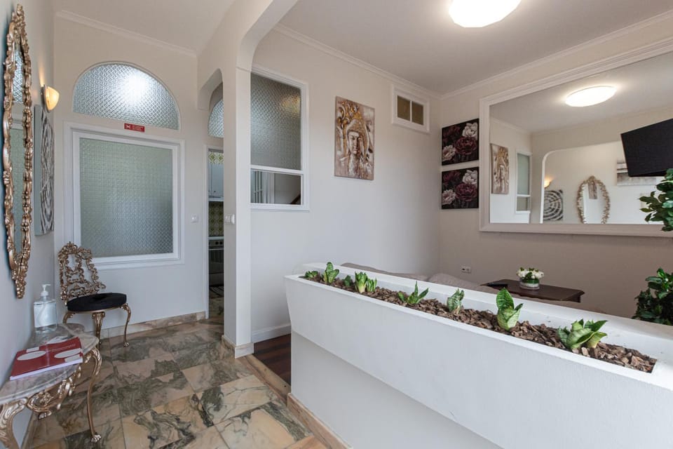 Communal lounge/ TV room, Lobby or reception