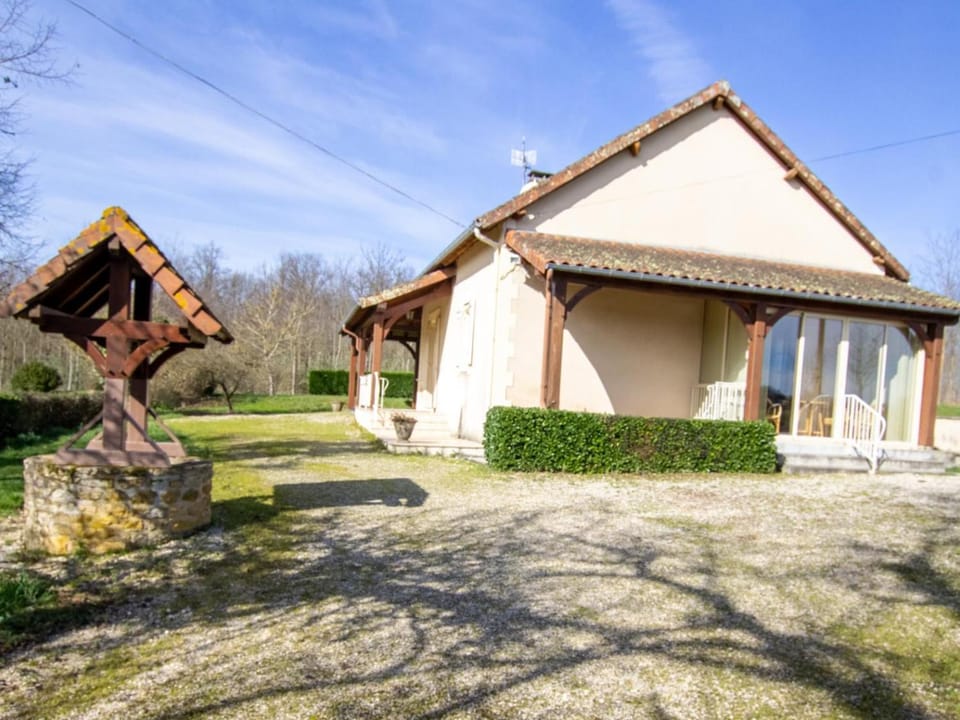 Maison spacieuse avec cheminée et grand jardin à Thiviers - FR-1-616-133 House in Nouvelle-Aquitaine