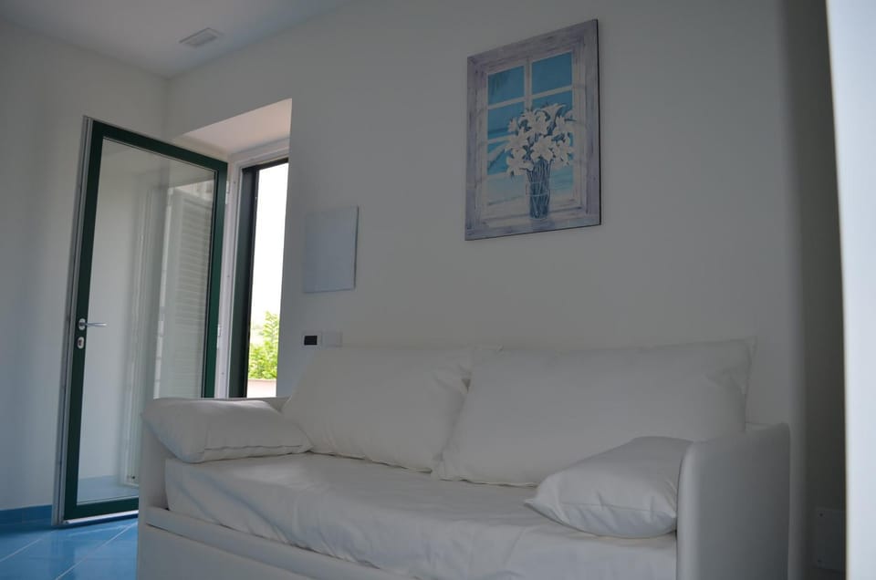 Bed, Living room, Seating area