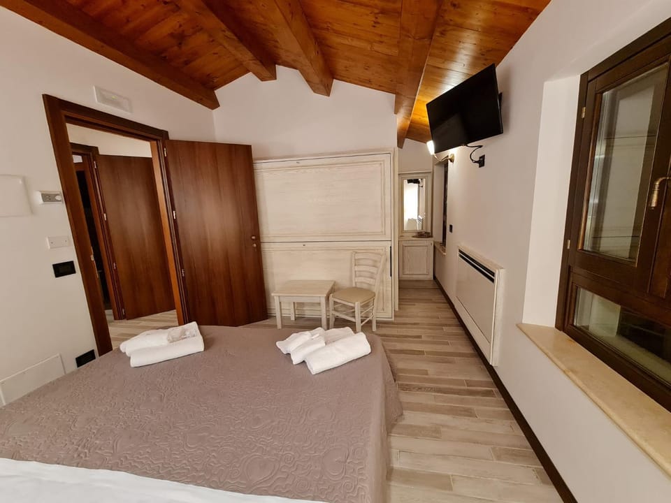 Photo of the whole room, bunk bed