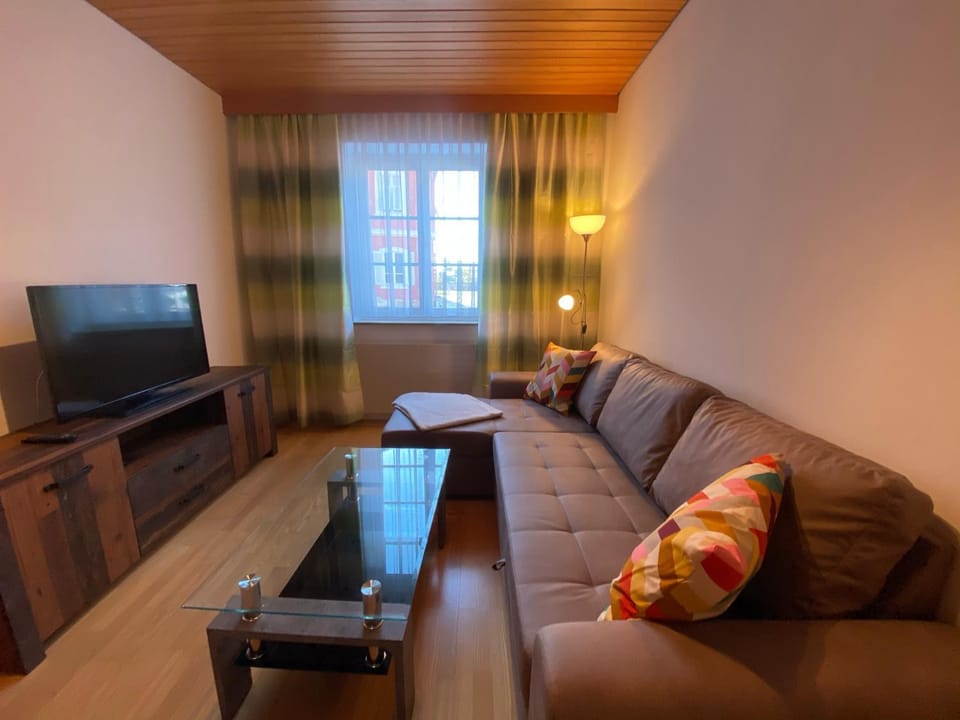 TV and multimedia, Living room, Seating area, Bedroom, furniture