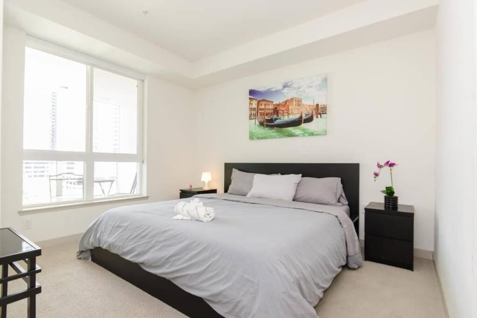 Luxury Highrise Living Downtown LA Apartment in Los Angeles