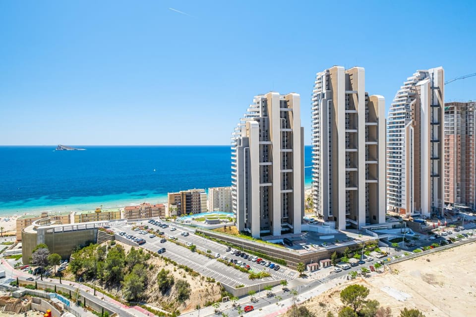 Day, Neighbourhood, Natural landscape, Beach, City view, Sea view, Street view, Location