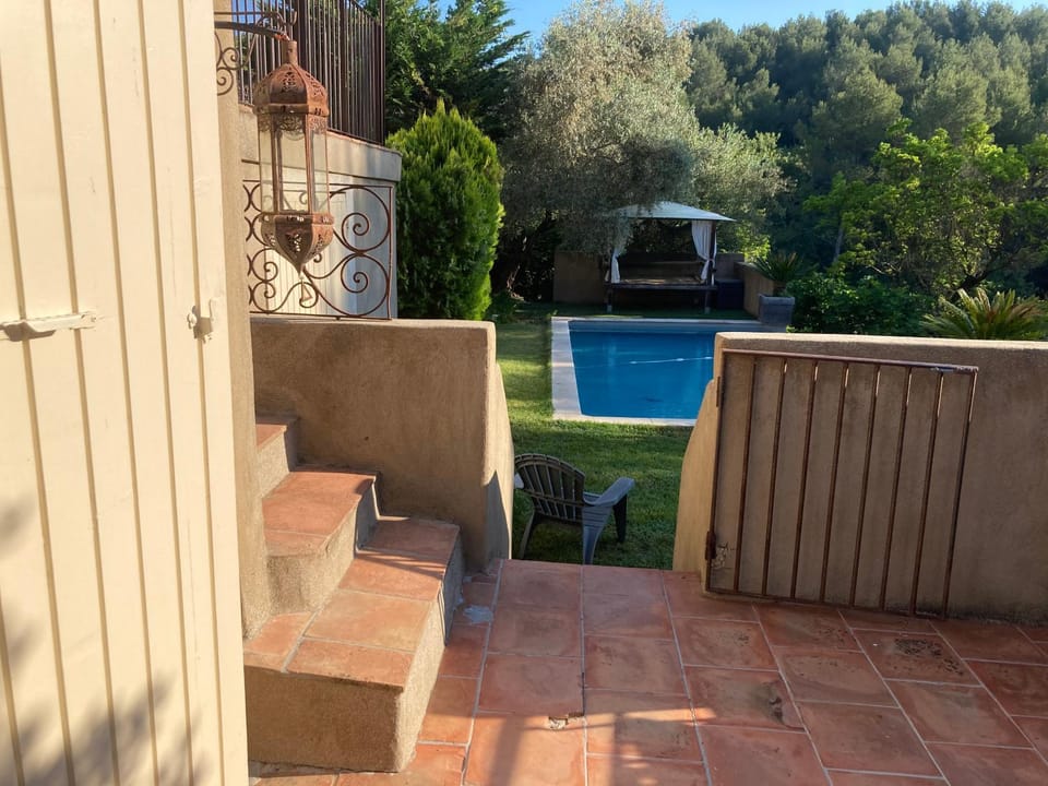 Maison ensoleillée au milieu des pins entre Marseille et Cassis Villa in Marseille