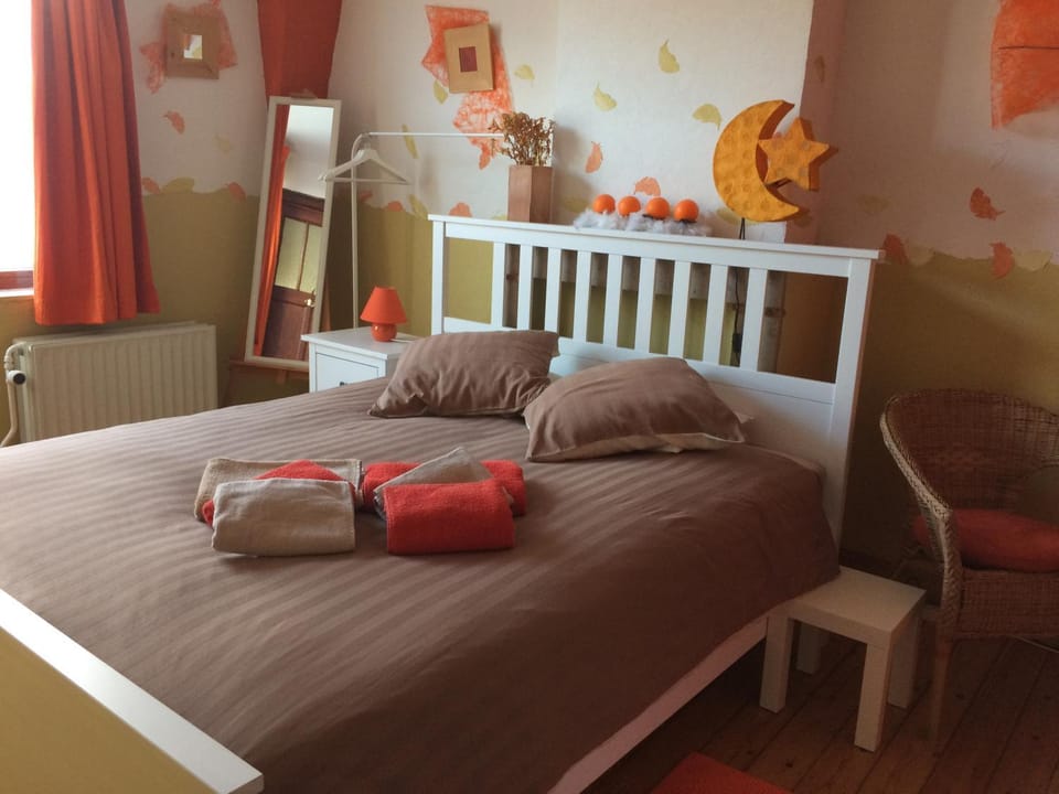 Bed, Photo of the whole room, Bedroom