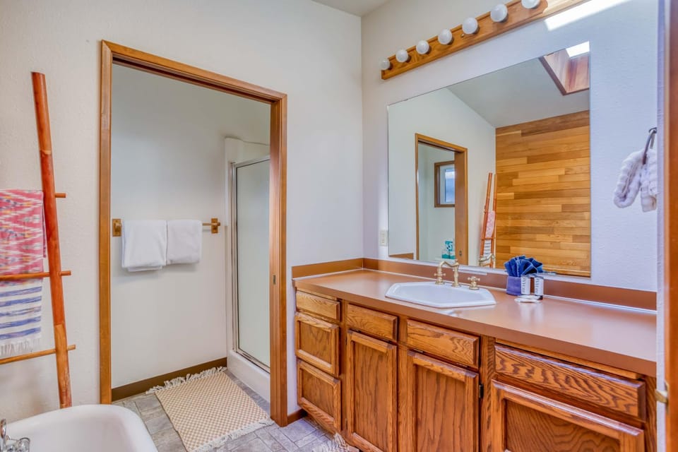 Captains Cottage House in Pacific City