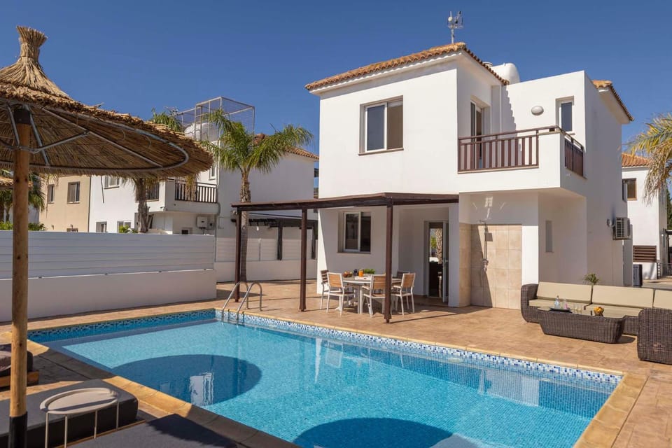 Property building, Patio, Day, View (from property/room), Balcony/Terrace, Balcony/Terrace, Pool view, Sea view, Swimming pool, sunbed