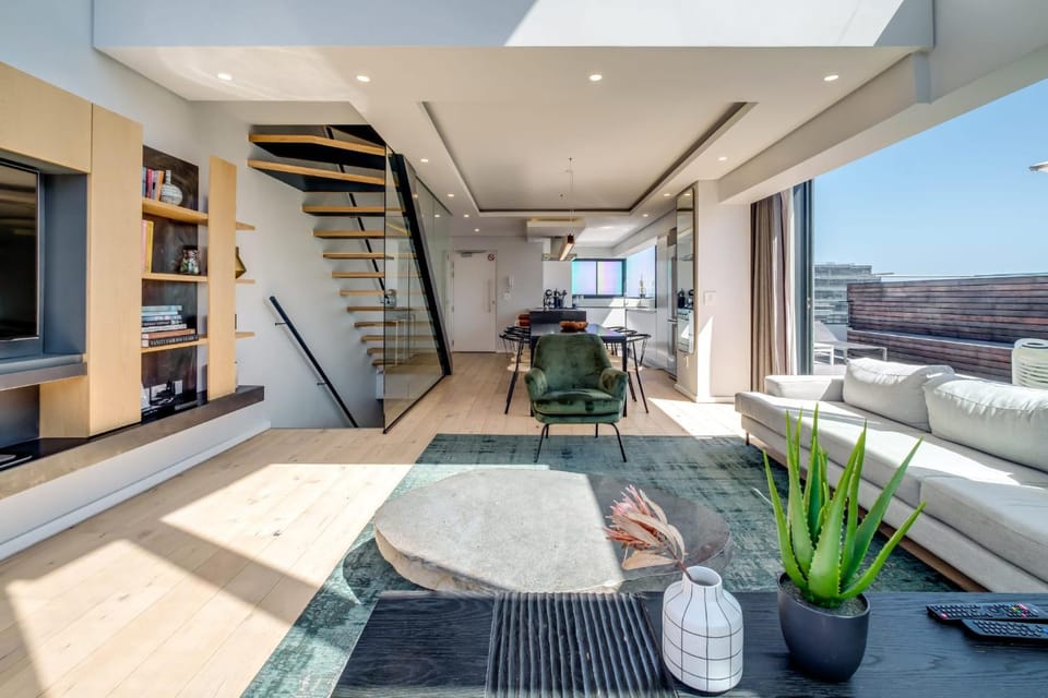 View (from property/room), Balcony/Terrace, Living room, Seating area, Dining area