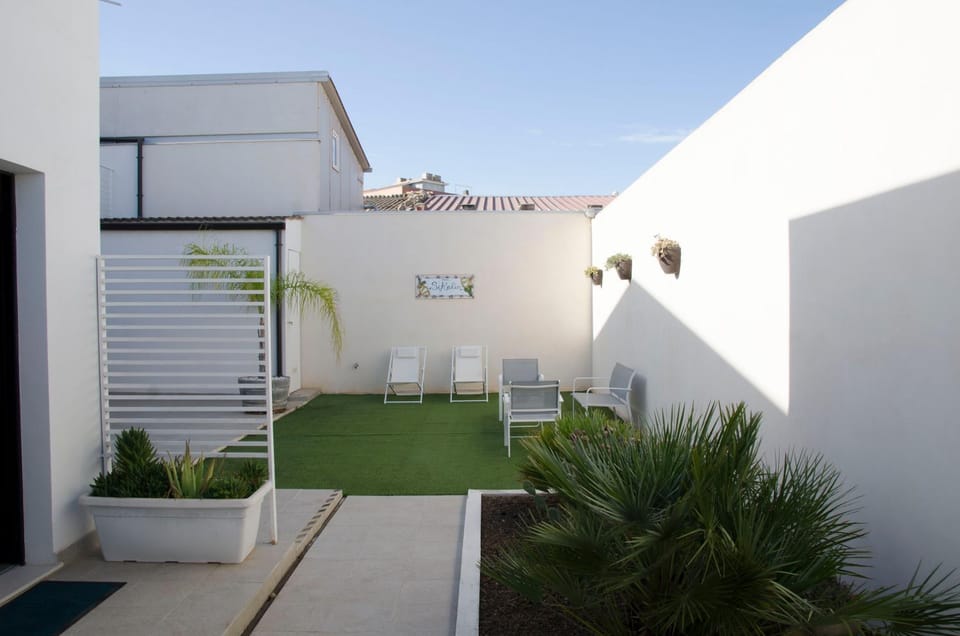 Property building, Patio, Day, Garden, Garden view