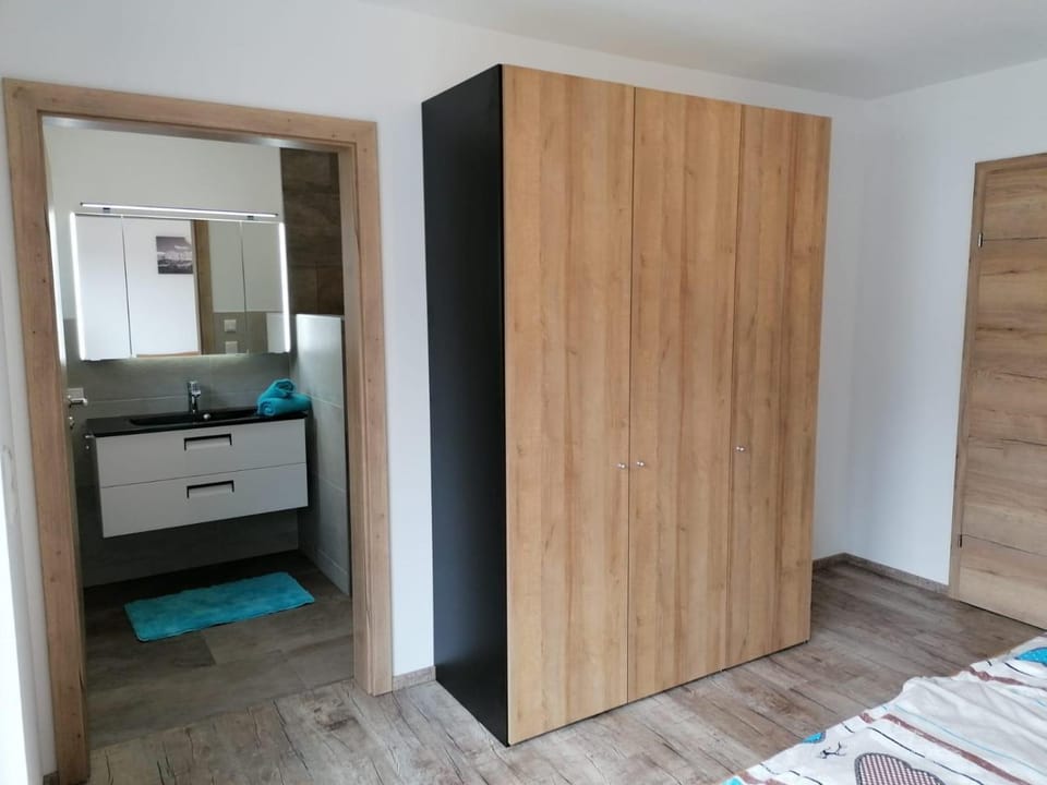 Bed, Bathroom, Bedroom, wardrobe