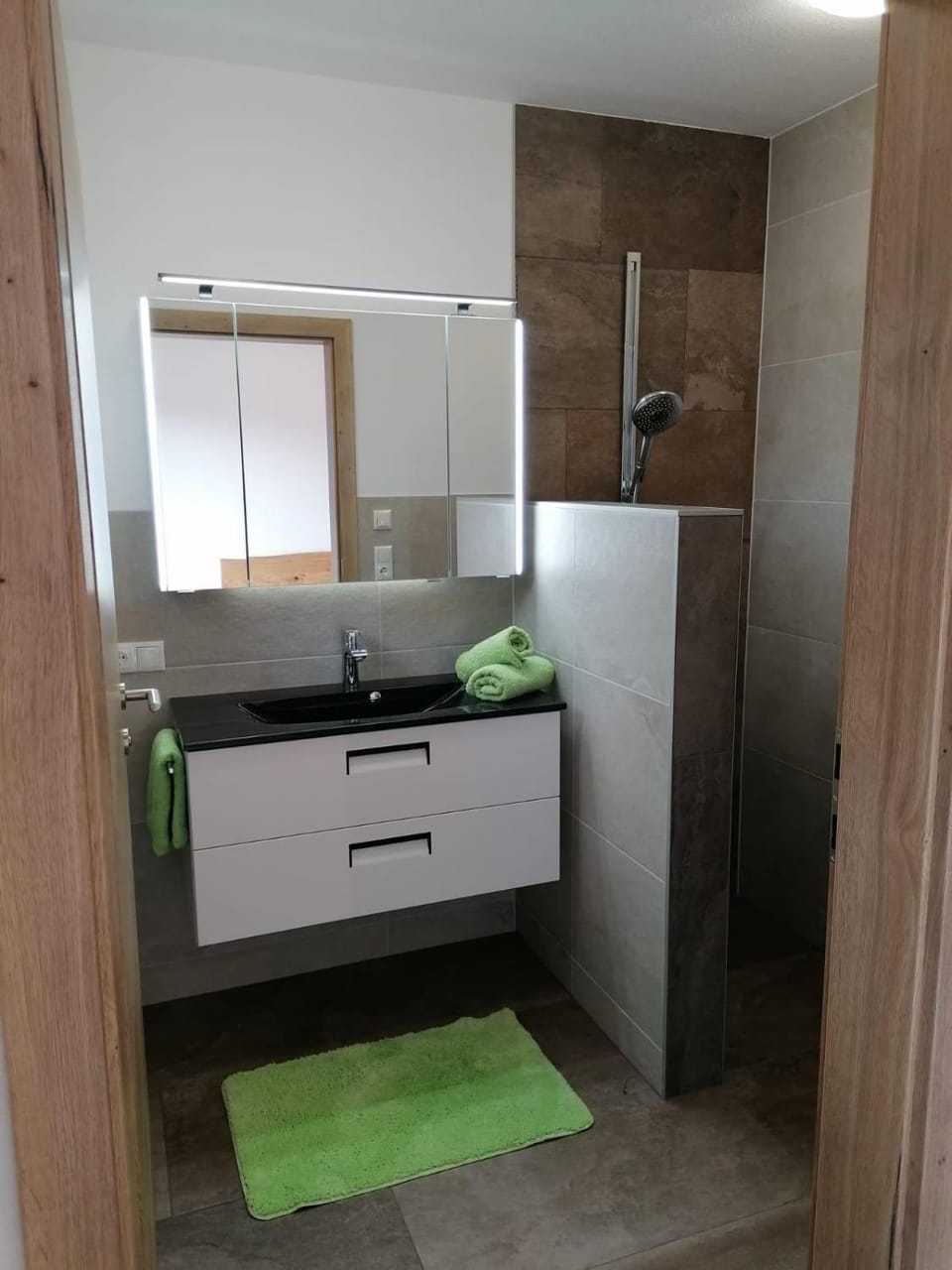 Shower, Bathroom, towels